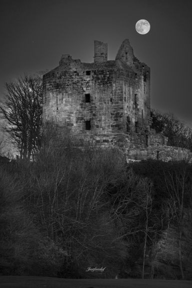 Ravenscraig castle full moon